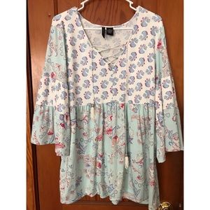 New Directions flare top with flare sleeves